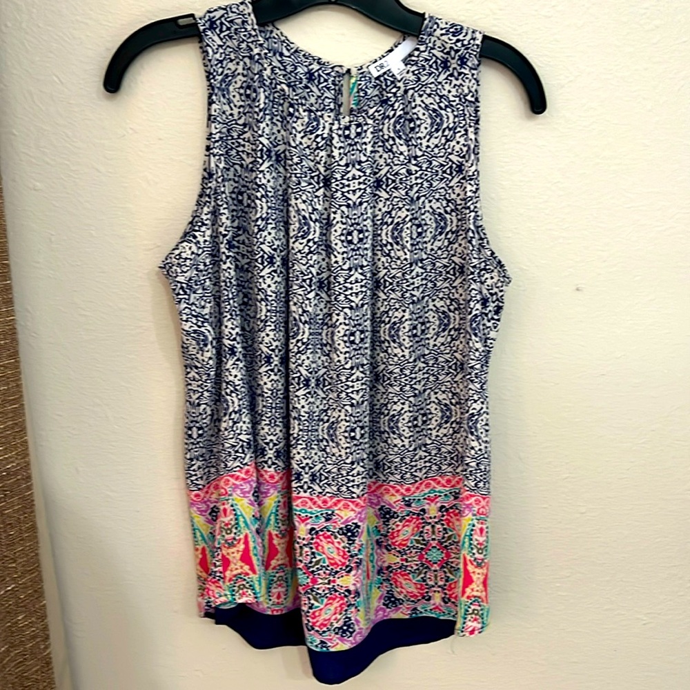 Dr 2 top in Navy & white w/ multi colored band at the bottom of the top.  Sz. L